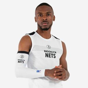Tarmak Felnőtt könyökvédő kosárlabdázáshoz E500 NBA Brooklyn Nets, fehér kép