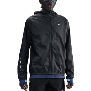 Kapucnis kabát Nike Trailwind kép