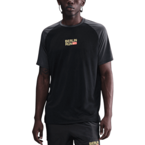 Rövid ujjú póló Nike Stride Berlin Marathon kép