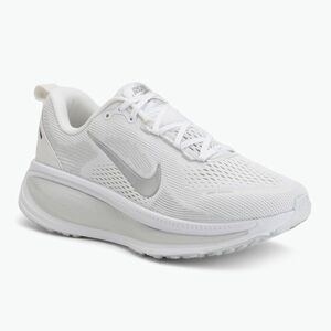 Női futócipő Nike Vomero 18 white/photon dust/metallic silver (Vomero 18 HM6804-104) kép