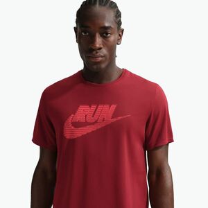 Férfi futópóló Nike Miler Dri-Fit UV team crimson/light crimson (Miler Dri-Fit UV IF9475-641) kép