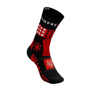 COMPRESSPORT Klasszikus kerékpáros zokni - TREKKING - fekete/piros kép