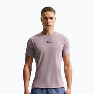 Férfi edzőpóló Nike Pro Training Dri-Fit light violet ore/black (Pro Training Dri-Fit HV0409-226) kép