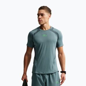 Férfi edzőpóló Nike Pro Training Dri-Fit mineral slate/faded spruce/green strike (Pro Training Dri-Fit IF2214-382) kép