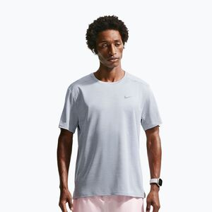 Férfi futópóló Nike Miler Dri-Fit UV grey fog/particle grey (Miler Dri-Fit UV IF2082-097) kép