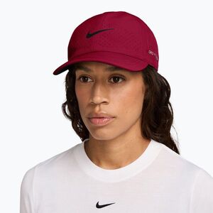 Ellenzős sapka Nike Dri-FIT ADV Club team red/pale ivory (Dri-Fit ADV Club FB5598-677) kép