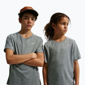Gyermek póló Nike Miler smoke grey/heather (Miler Dri-Fit IF2425-084) kép