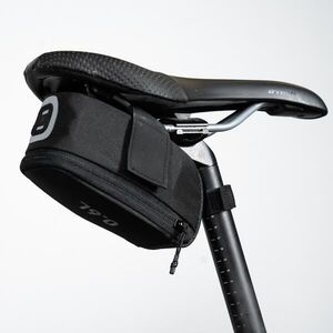 Rockrider Nyeregtáska EASY M 0, 6 l fekete + szerszámkészlet 3 db gumileszedő kép