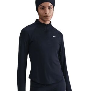Női futó pulóver 1 2 cipzárral NIKE W NK TEMPO SWSH HBR DF HZ TOP BLACK WHITE kép