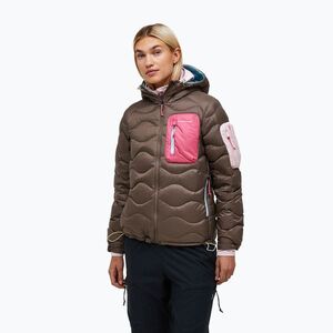 Női pehelykabát Peak Performance Helium Utility Down terrain tan/mountain blush (Helium Utility Down G79847170) kép