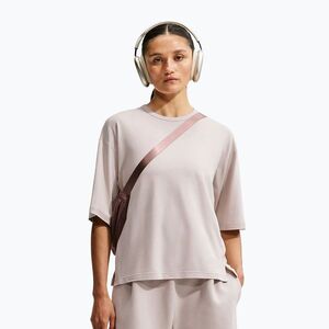 Női edző póló Nike 24.7 ImpossiblySoft Light cream Ii/college grey (24.7 ImpossiblySoft Light IQ9332-236) kép