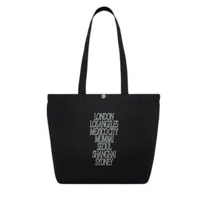 Női válltáska NIKE NK HRTG TOTE 2.0-WRS GFX kép