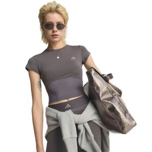 Női rövid ujjú edzőpóló ADIDAS HYG SHN BABY T GRESTR TAUOXI GREY STRATA TAUPE OXIDE kép